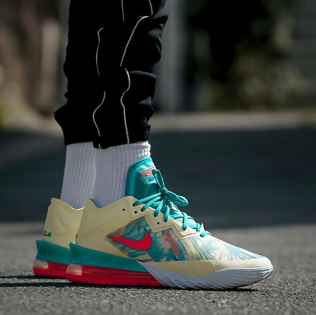 Giày Nike LeBron 18 Low 'LeBronold Palmer' CV7562-300 - Ảnh 4