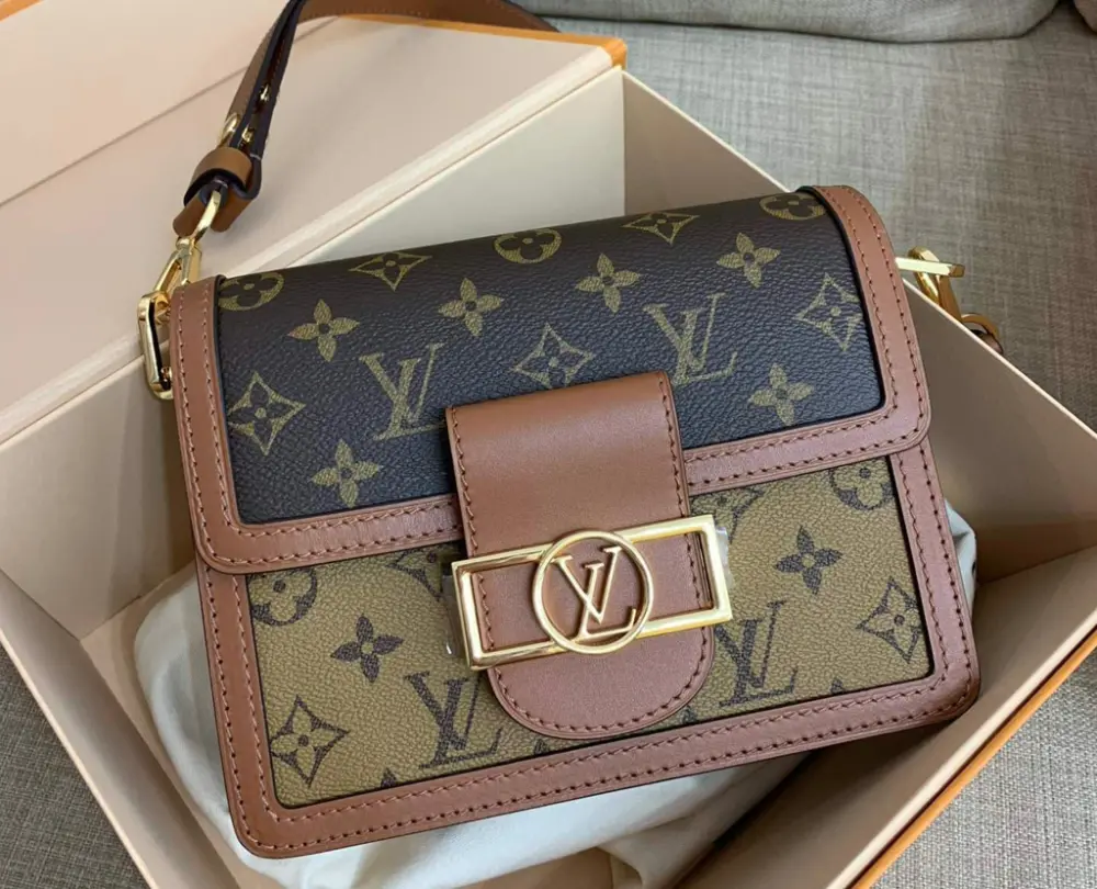 Alternative view of Túi Louis Vuitton Dauphine Mini Handbag M44580