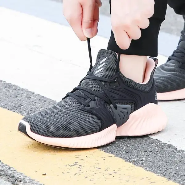 Alternative view of Giày Adidas Alphabounce Instinc 'Cblack Plamet Glopnk' F33937