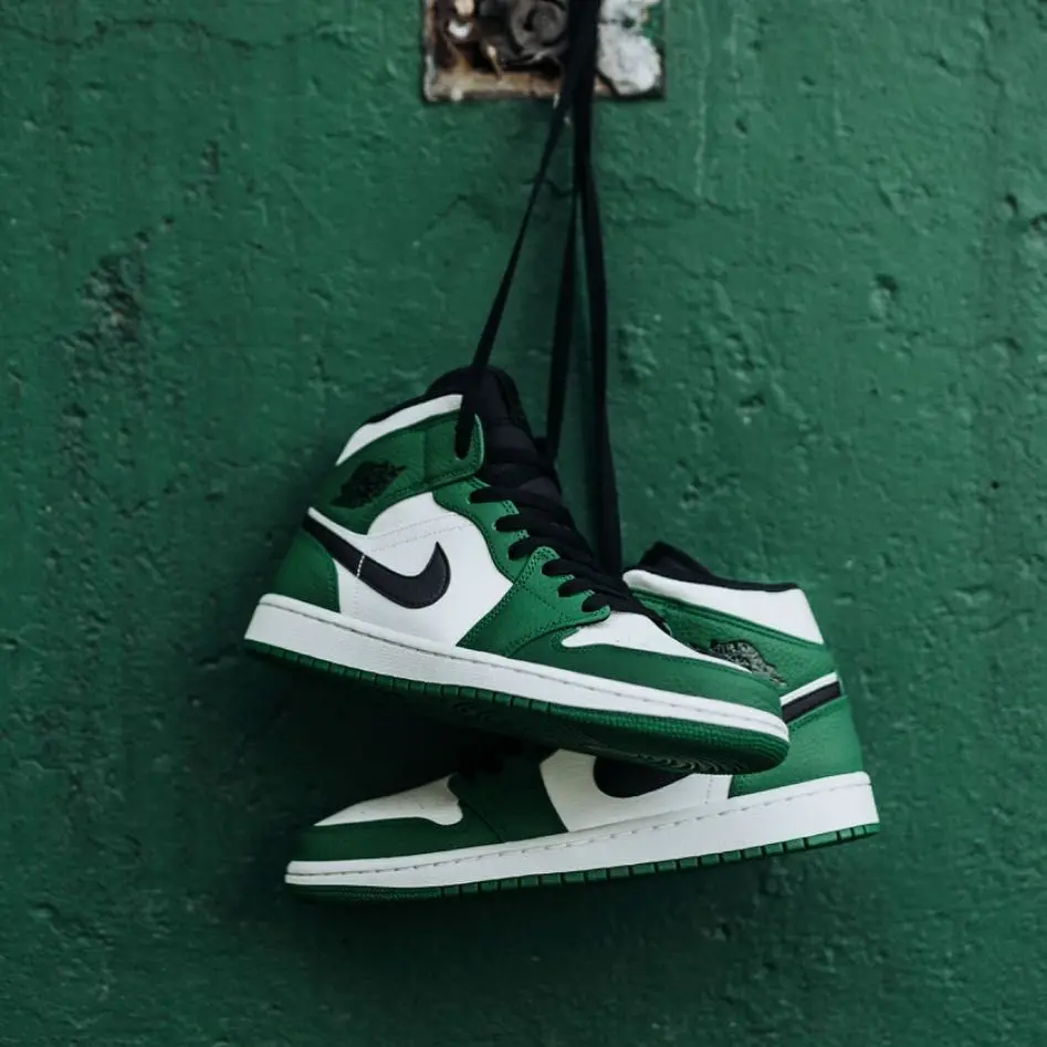 Alternative view of Giày Nike Air Jordan 1 Mid 'Pine Green' 852542-301