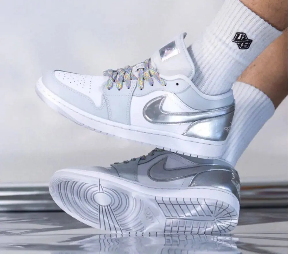 Alternative view of Giày Nike Air Jordan 1 Low 'Lucky Dip' DX6070-101
