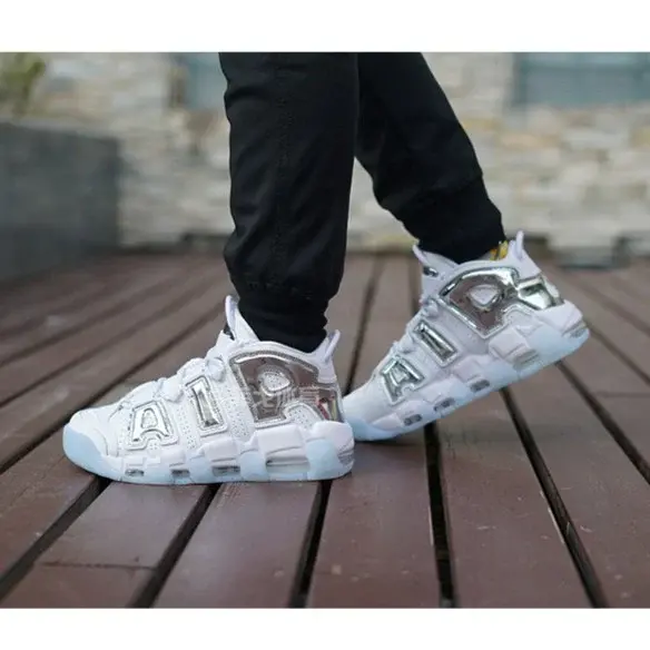 Alternative view of Giày Nike Wmns Air More Uptempo 'Chrome' 917593-100