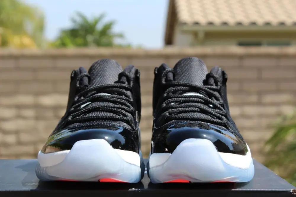 Giày Nike Air Jordan 11 Retro Low GS 'Infrared 23' 528896-023 - Ảnh 4