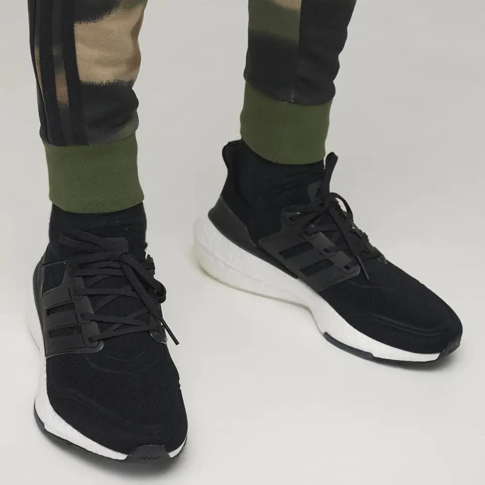 Alternative view of Giày Adidas UltraBoost 21 'Core Black' FY0378