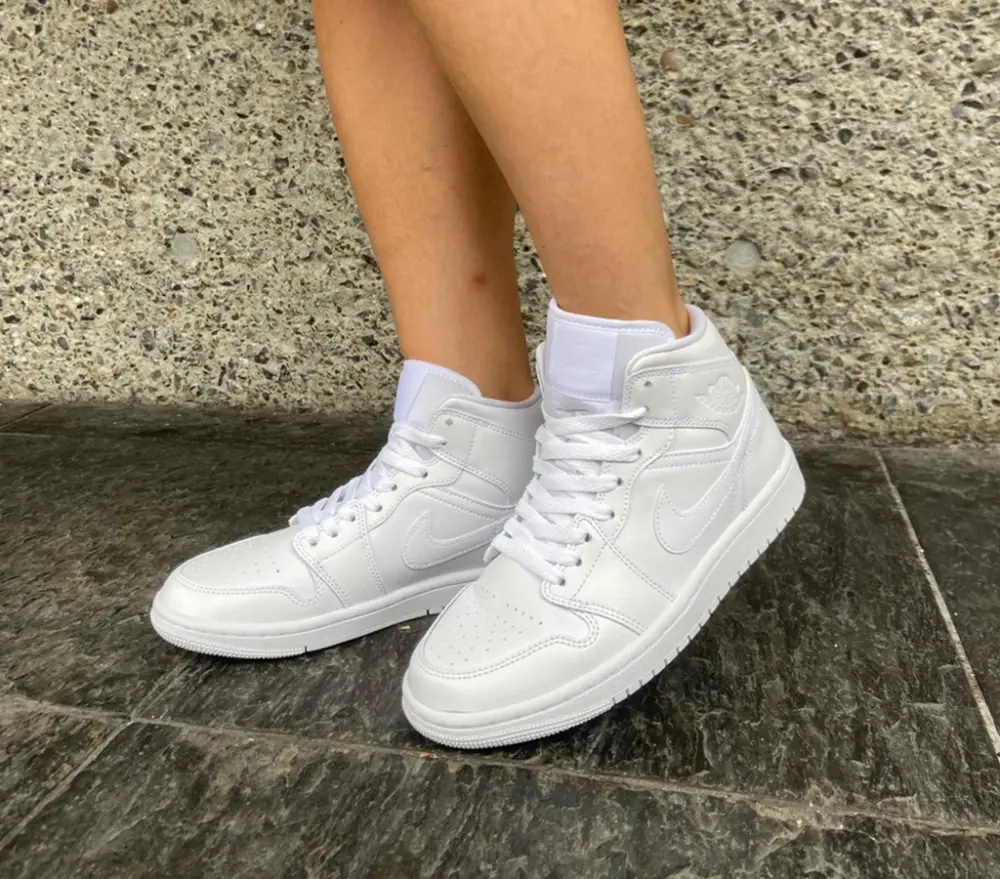 Giày Nike Air Jordan 1 Mid 'Triple White' DV0991-111 - Ảnh 5