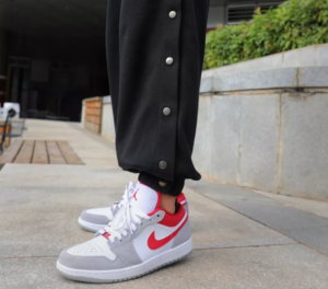 Alternative view of Giày Nike Air Jordan 1 Low SE 'Light Smoke Grey Gym Red' DC6991-016