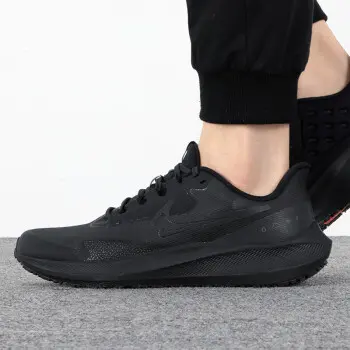 Alternative view of Giày Nike Air Zoom Pegasus 39 Shield 'Black Off Noir' DO7625-001