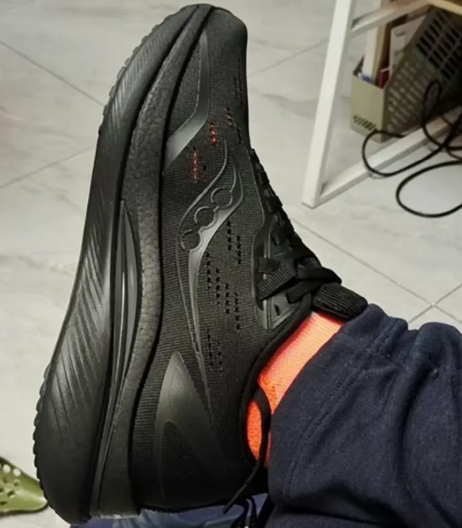 Alternative view of Giày Saucony TIDE 'Black' S28195-4