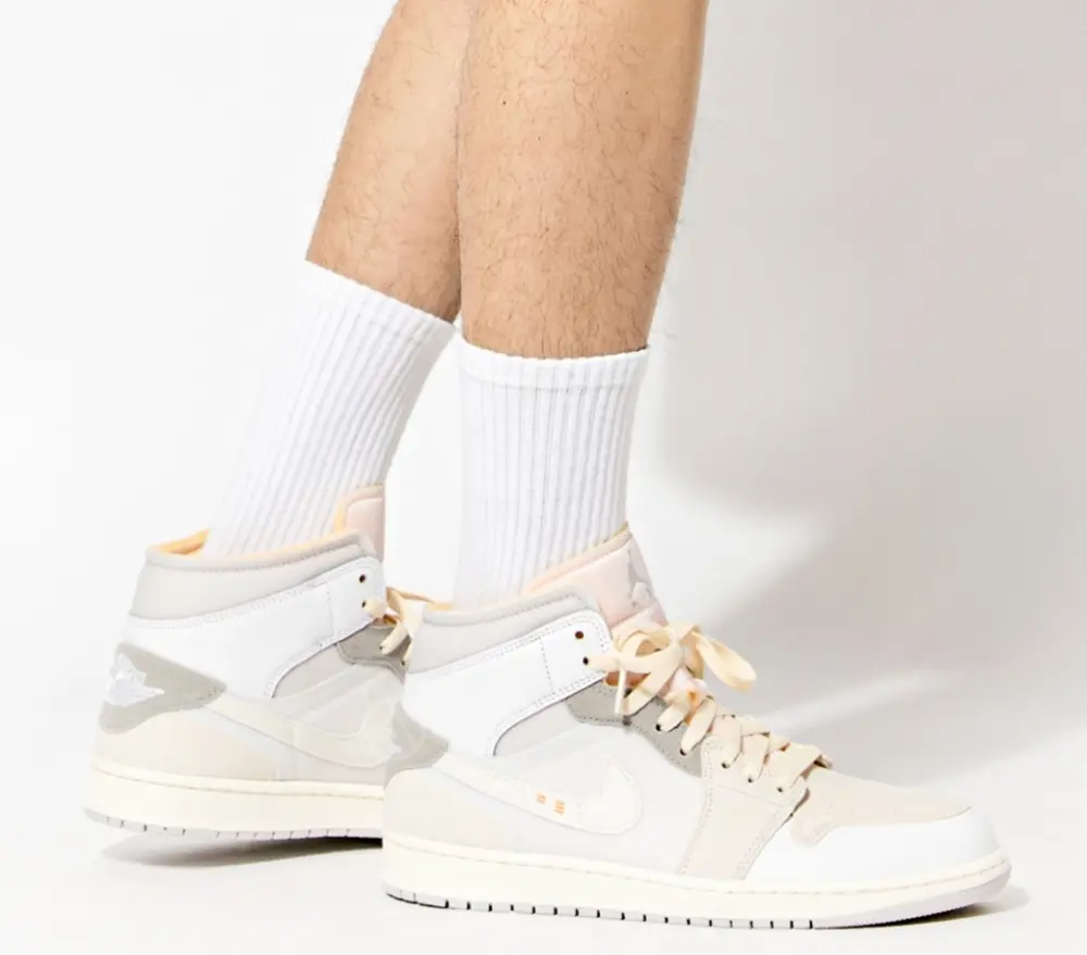 Alternative view of Giày Nike Air Jordan 1 Mid SE Craft 'Inside Out' DM9652-100