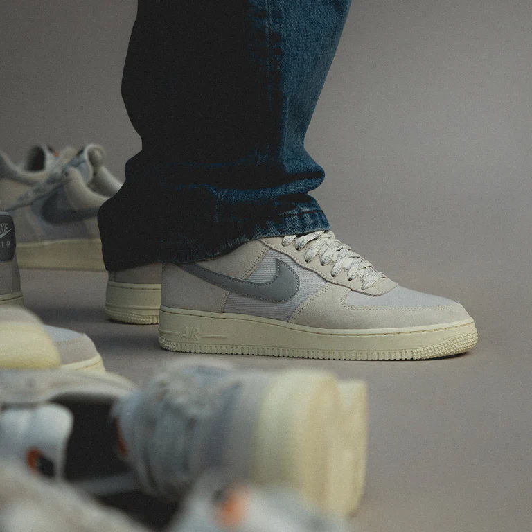 Giày Nike Air Force 1 '07 LV8 Photon Dust and Sail 'Grey' DO9801-100 - Ảnh 3