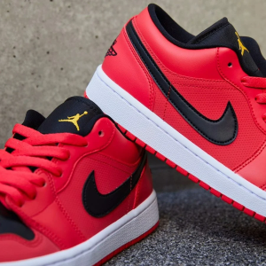 Alternative view of Giày Nike Wmns Air Jordan 1 Low 'Siren Red' DC0774-600