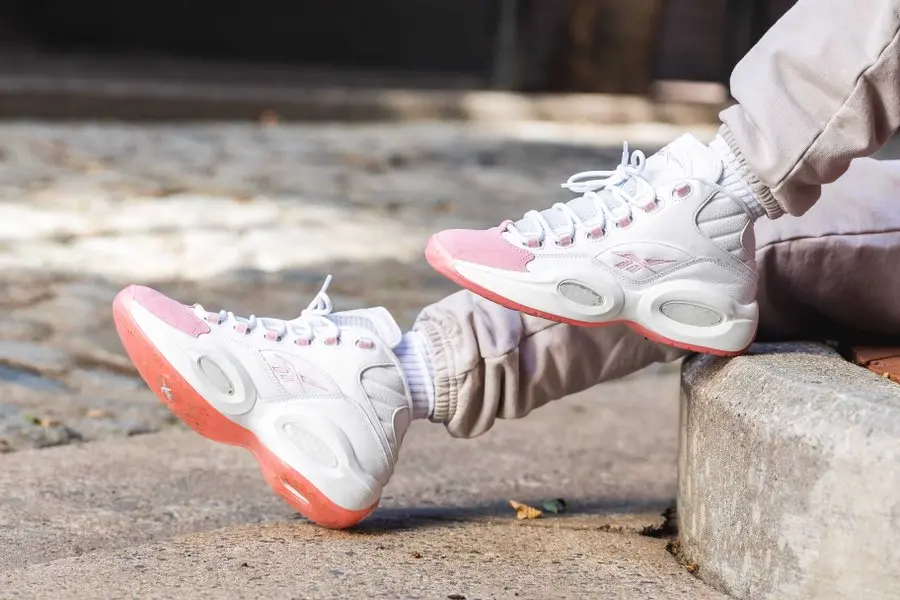 Alternative view of Giày Reebok Question Mid 'Pink Toe GS' GX9357