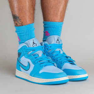 Alternative view of Giày Nike Air Jordan 1 Mid 'Ice Blue' DV1302-400