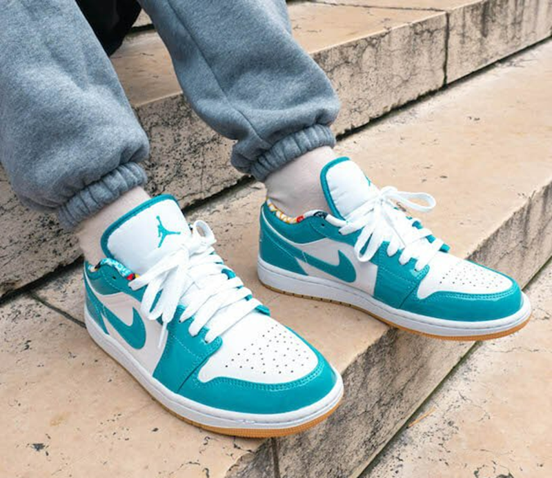 Alternative view of Giày Nike Air Jordan 1 Low SE GS 'Barcelona' DM0589-400
