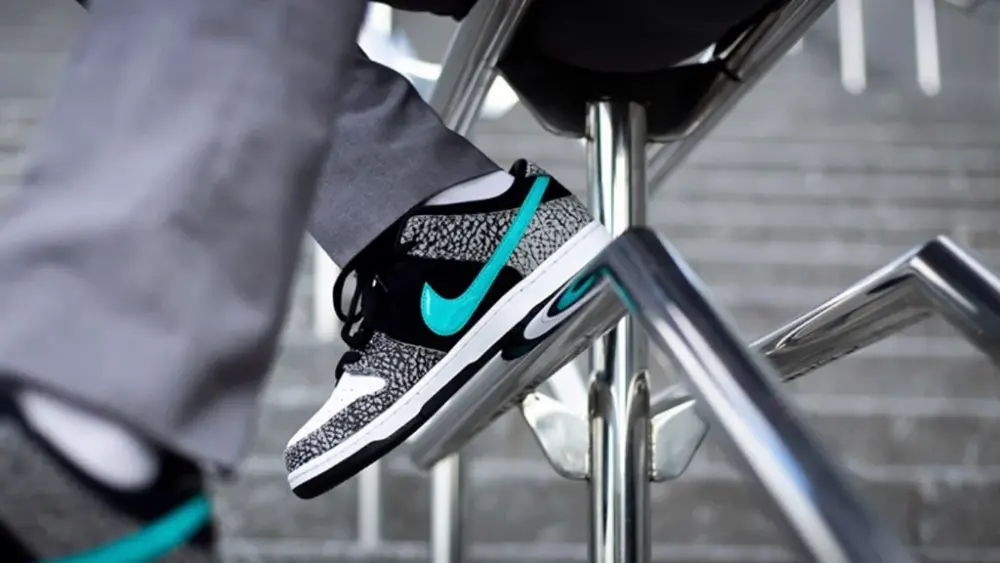 Alternative view of Giày Nike SB Dunk Low Atmos Elephant BQ6817-009