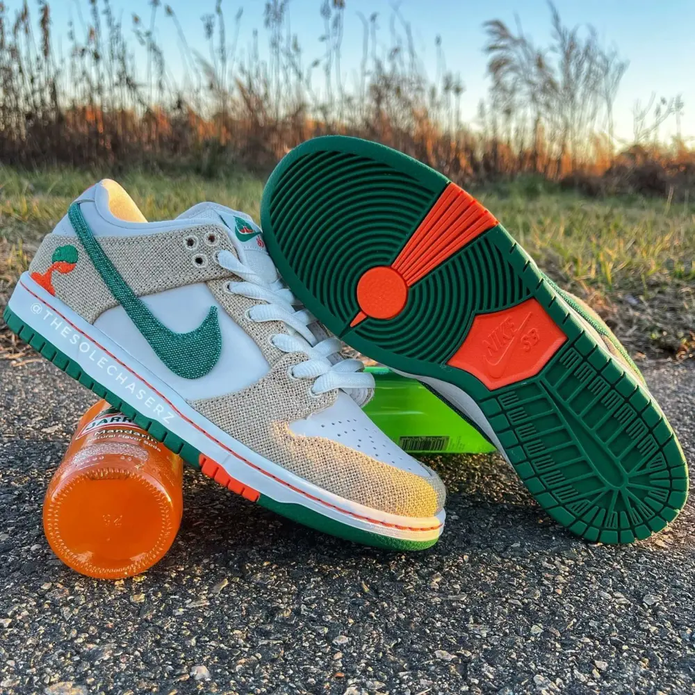 Alternative view of Giày Nike Jarritos x Dunk Low SB 'Malachite' FD0860-001