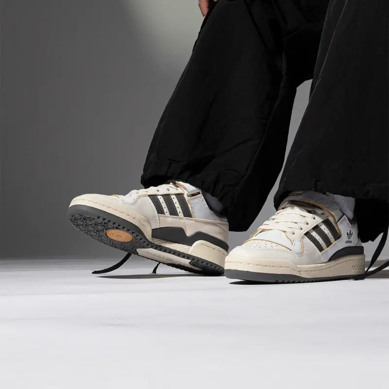 Alternative view of Giày Adidas Forum Low 'Off White Silver Pebble' HQ4374