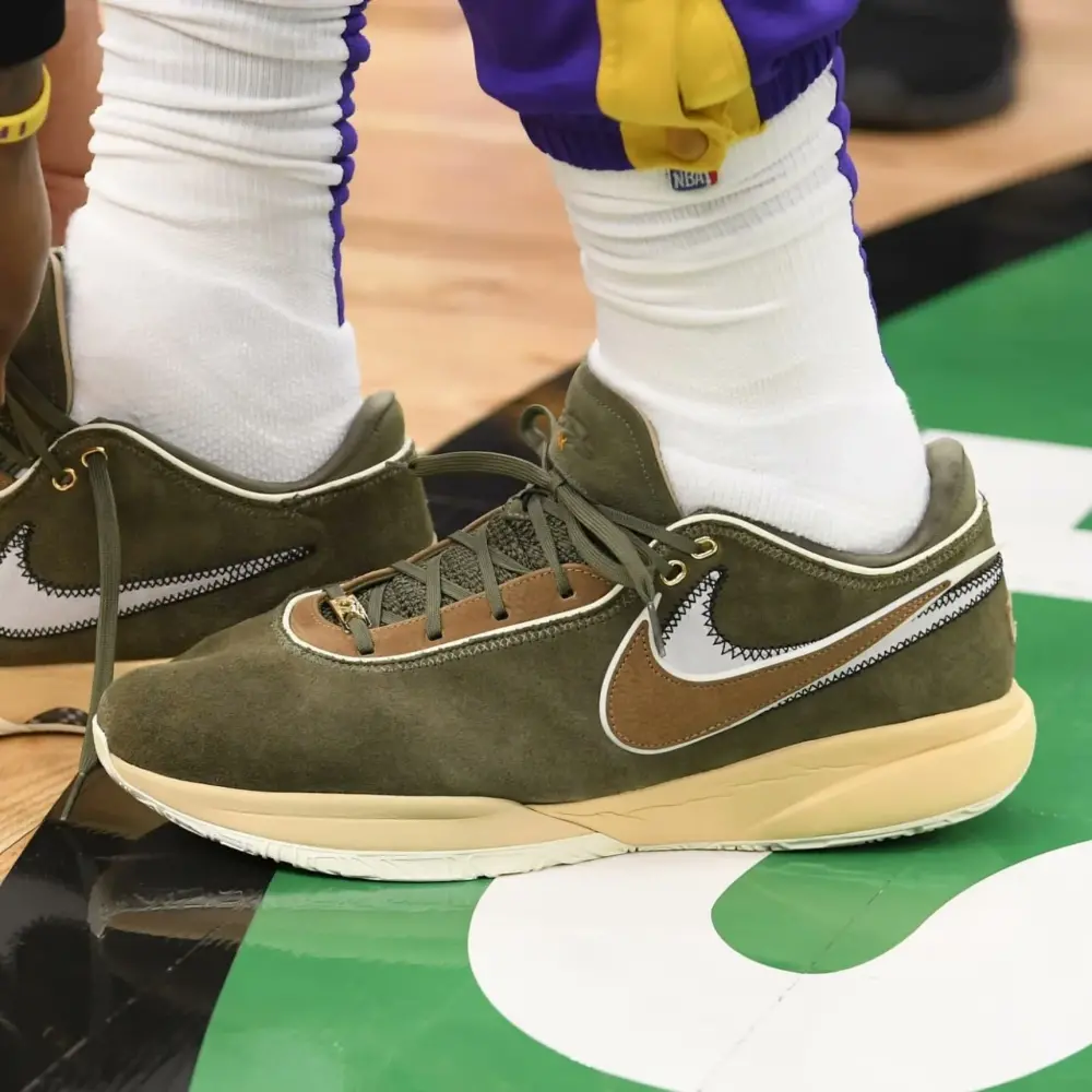 Alternative view of Giày Nike LeBron 20 'Olive Green' DV1193-901