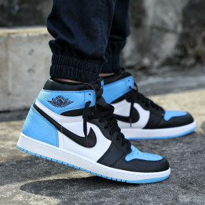 Alternative view of Giày Nike Air Jordan 1 OG UNC Toe 'University Blue' FD1437-400