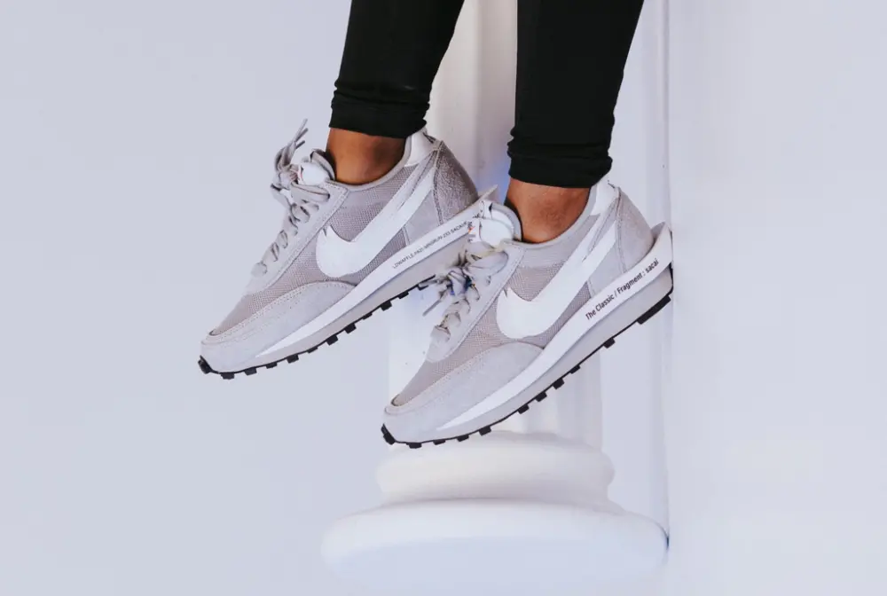 Alternative view of Giày Nike Fragment Design x sacai x LDV Waffle 'Light Smoke Grey' DH2684-001