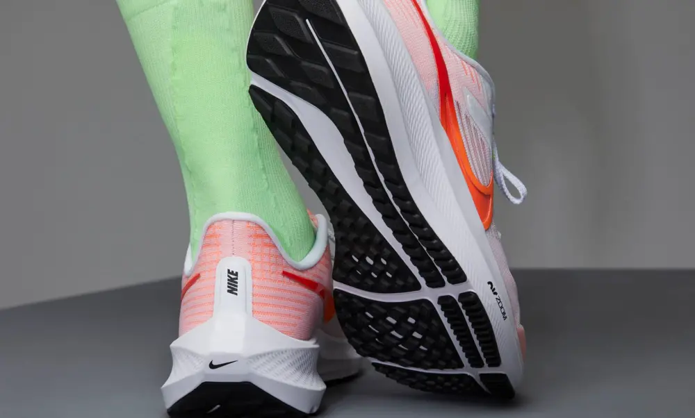 Giày Nike Air Zoom Pegasus 39 GS 'White Total Orange' DM4015-102 - Ảnh 3