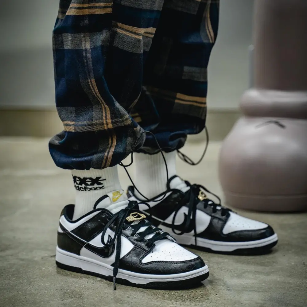 Alternative view of Giày Nike Dunk Low Retro SE 'Black' DR9511-100
