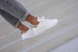 Alternative view of Giày Adidas Wmns Stan Smith 'Snakeskin - Floral Mash-Up' FV3086