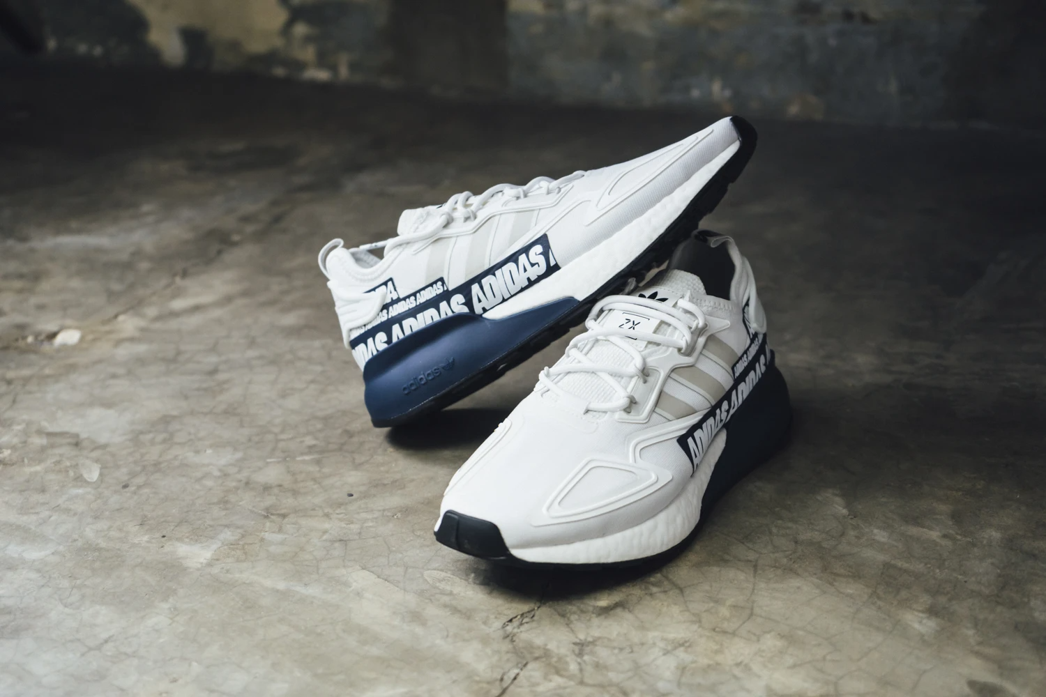 Giày Adidas ZX 2K Boost 'Bold Logo Graphic - White Navy' FX7036 - Ảnh 2
