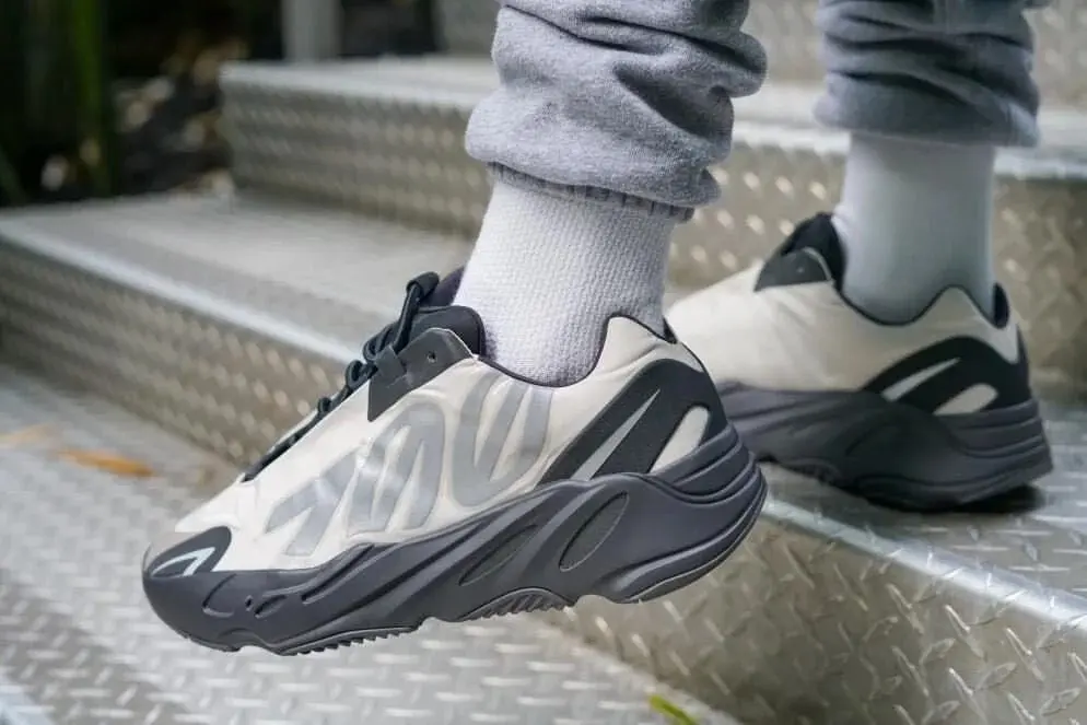 Alternative view of Giày Adidas Yeezy Boost 700 MNVN 'Bone' FY3729