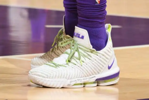 Alternative view of Giày Nike LeBron 16 EP 'Buzz Lightyear' AO2595-102
