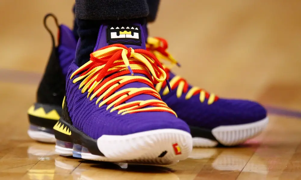 Alternative view of Giày Nike LeBron 16 'Martin' CI1520-500