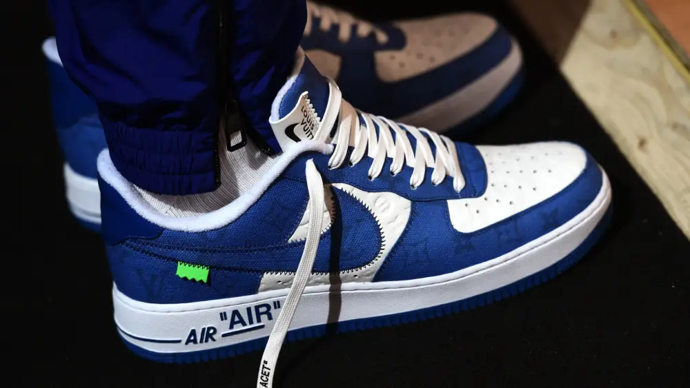 Alternative view of Giày Nike Air Force 1 Low x Louis Vuitton Virgil Abloh 'White Blue' 1A9VAO