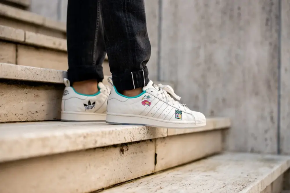 Alternative view of Giày Adidas Arizona x Superstar 'Have an Iced Day - Chalk White' GZ2874