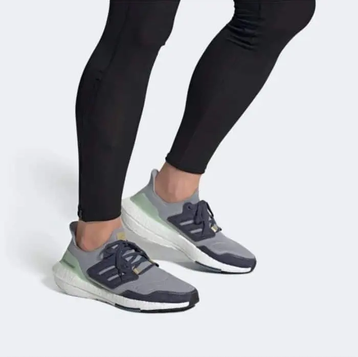 Alternative view of Giày Adidas Ultraboost 22 ‘Halo Silver’ GX9158