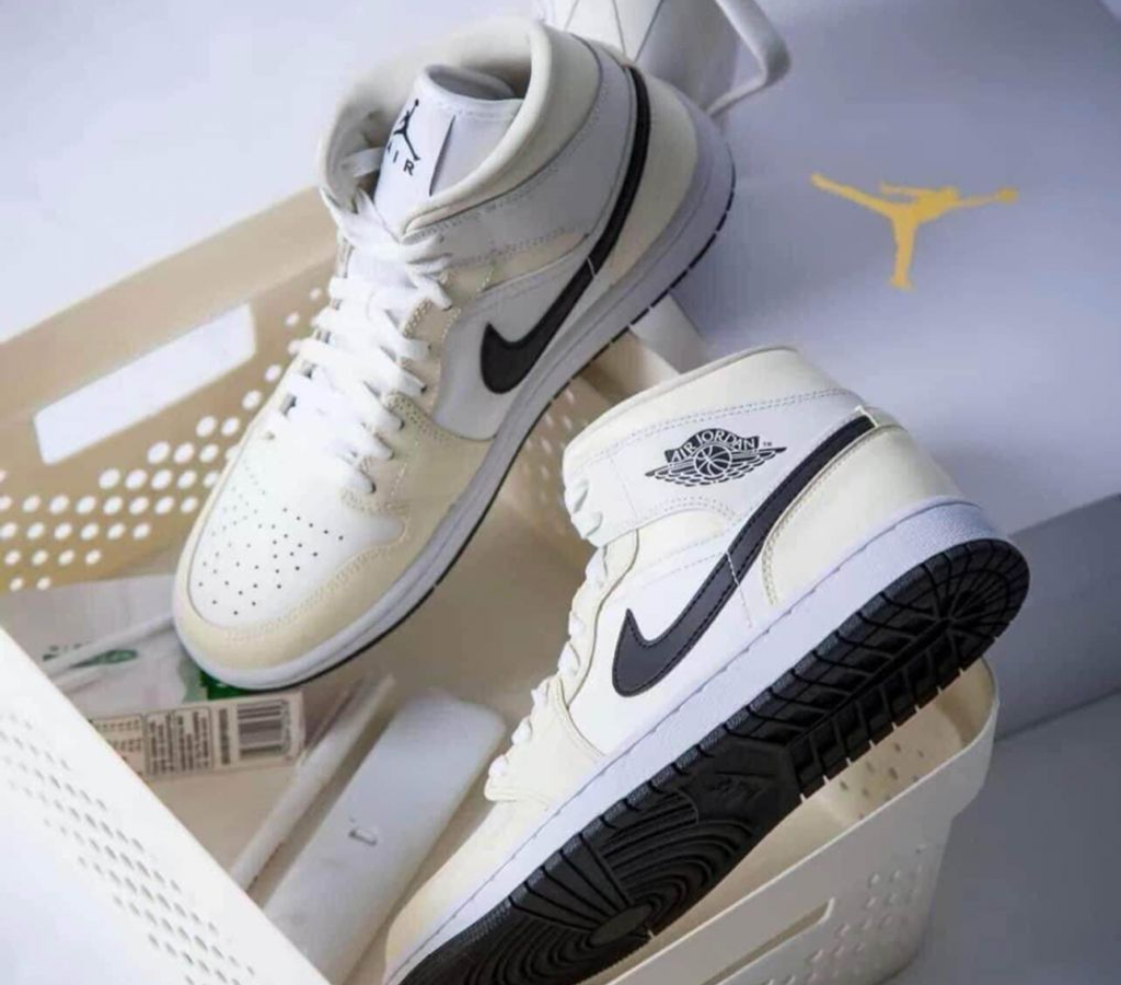 Giày Nike Wmns Air Jordan 1 Mid 'Coconut Milk' BQ6472-121 - Ảnh 3