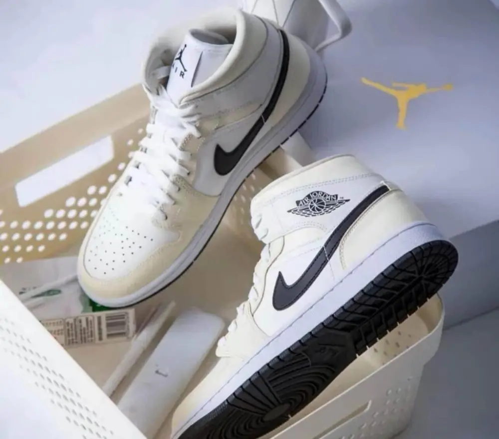 Giày Nike Wmns Air Jordan 1 Mid 'Coconut Milk' BQ6472-121 - Ảnh 3