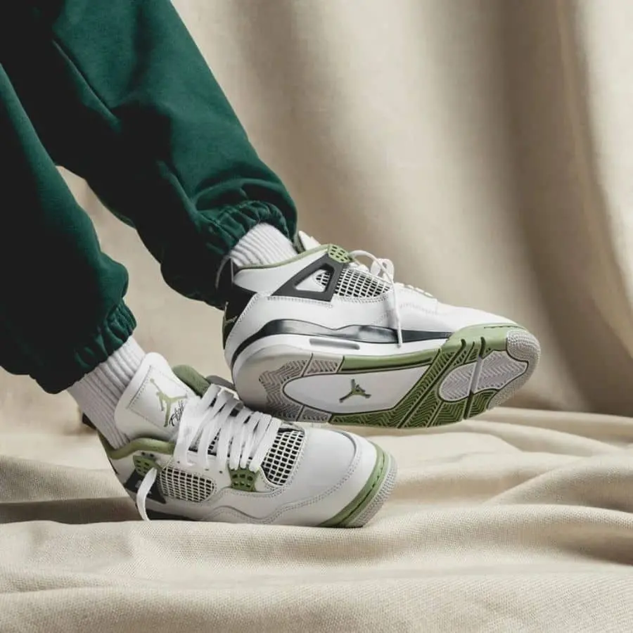 Alternative view of Giày Nike Air Jordan 4 Retro 'Seafoam' AQ9129-103