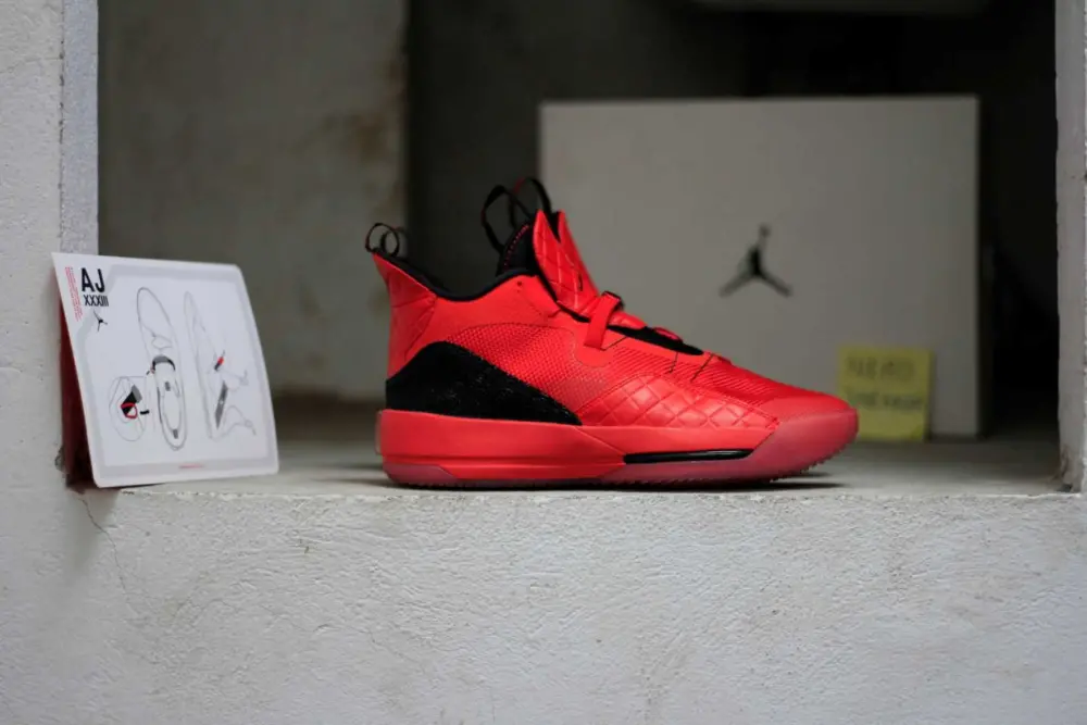 Alternative view of Giày Nike Air Jordan XXXIII 'University Red' AQ8830-600