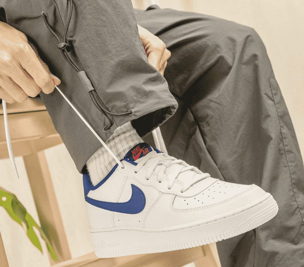 Alternative view of GIày Nike Air Force 1 GS 'White Deep Royal Blue' CT3839-101