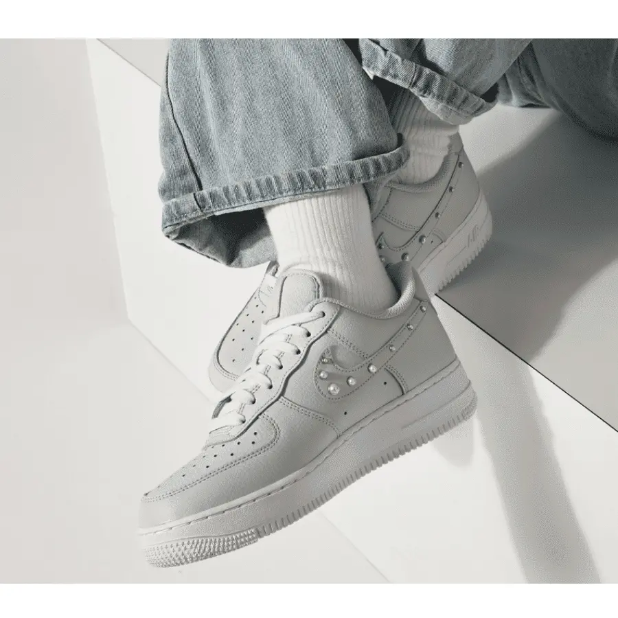 Alternative view of Giày Nike Air Force 1 'Pearl Swoosh' DV3810-001
