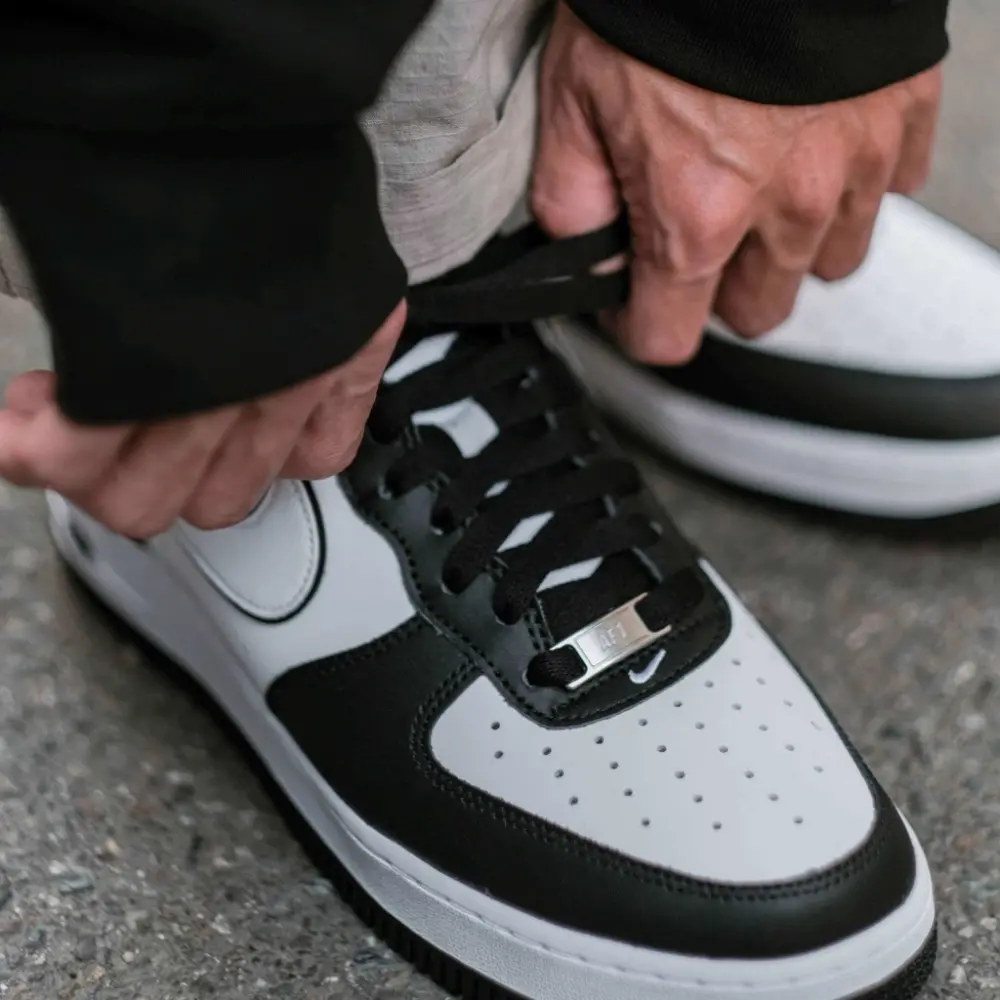 Alternative view of Giày Nike Air Force 1 'White Swoosh Panda' DV1621-001