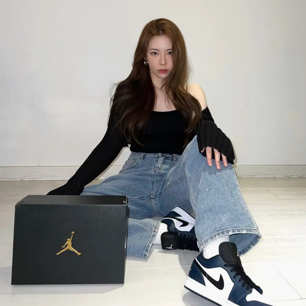 Alternative view of Giày Nike Air Jordan 1 Low GS 'Armory Navy' 553560-411