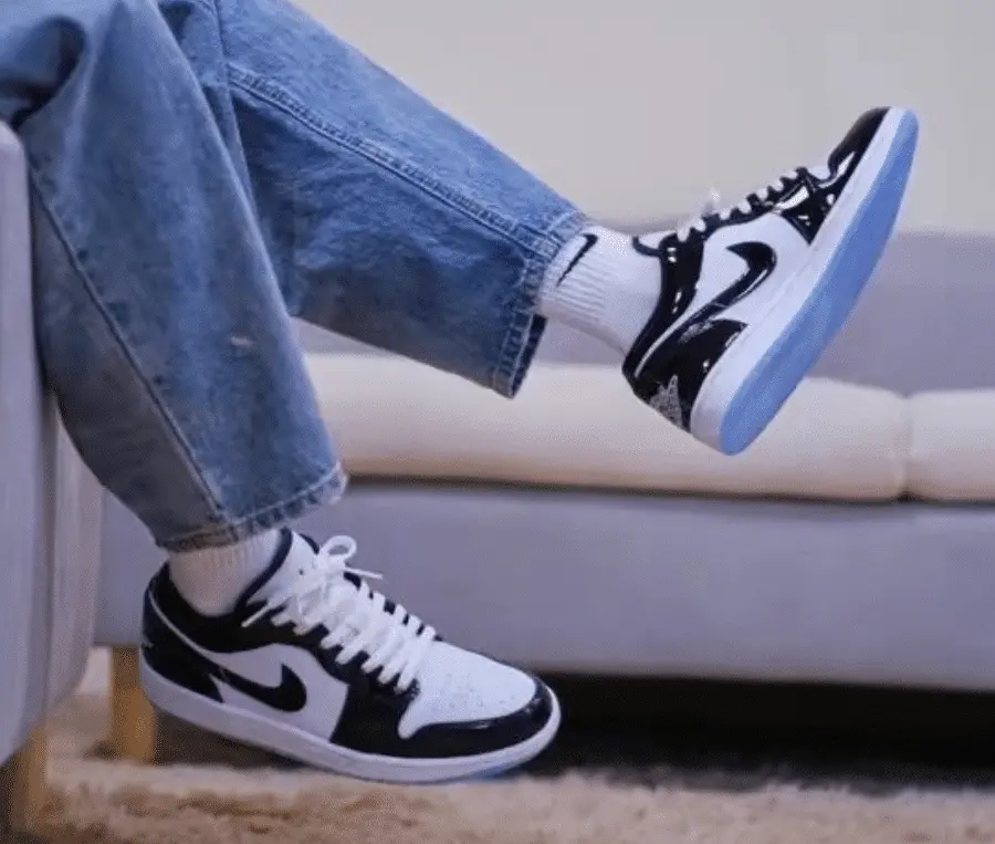 Alternative view of Giày Nike Air Jordan 1 Low GS 'Concord' DV1333-100