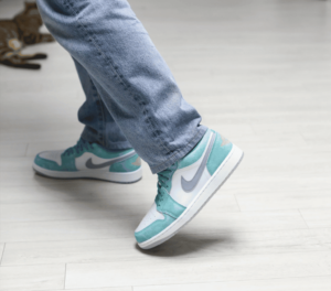 Alternative view of Giày Nike Air Jordan 1 Low 'New Emerald' DN3705-301