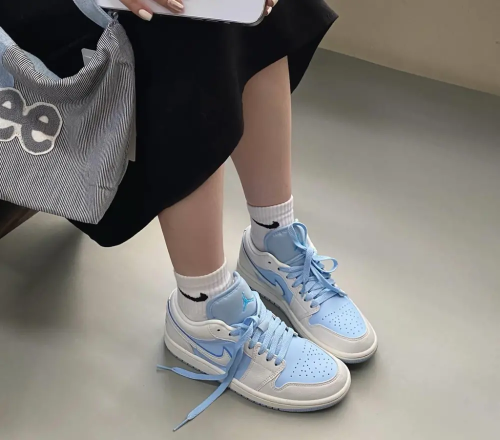 Alternative view of Giày Nike Air Jordan 1 Low 'Ice Blue' DV1299-104