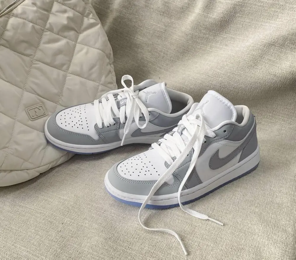 Giày Nike Wmns Air Jordan 1 Low 'White Wolf Grey' DC0774-105 - Ảnh 5