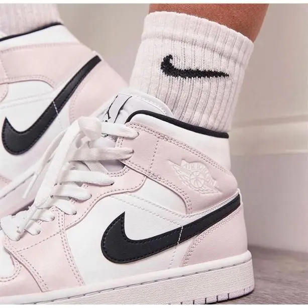 Giày Nike Wmns Air Jordan 1 Mid 'Barely Rose' BQ6472-500 - Ảnh 3