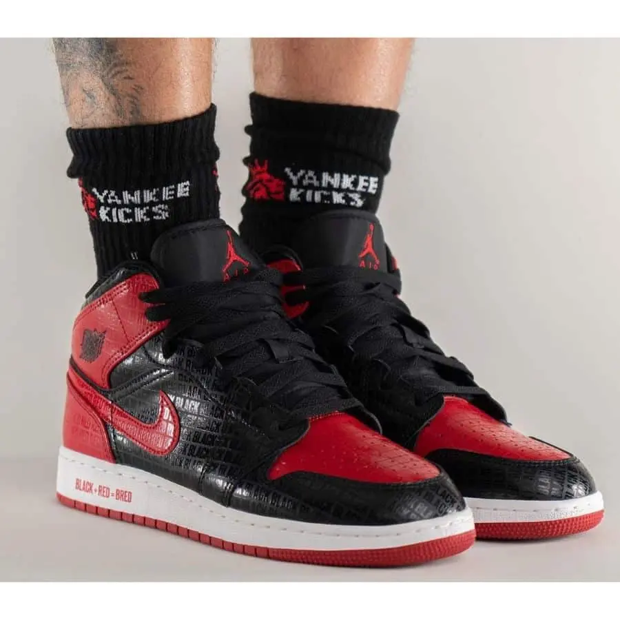 Alternative view of Giày Nike Jordan 1 Mid Bred Text GS DM9650-001
