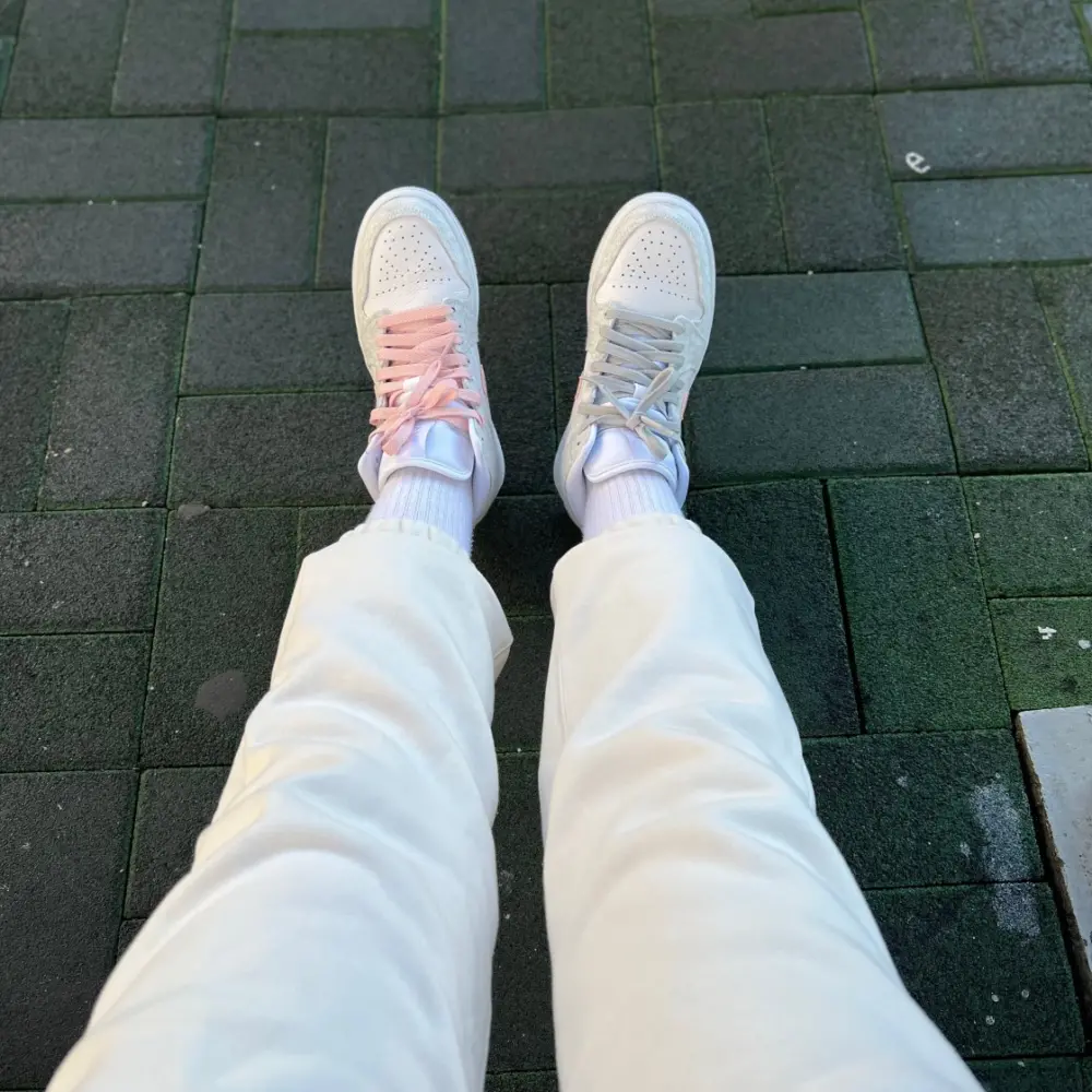 Giày Nike Wmns Air Jordan 1 Mid SE 'White Light Iron Ore' DN4045-001 - Ảnh 3