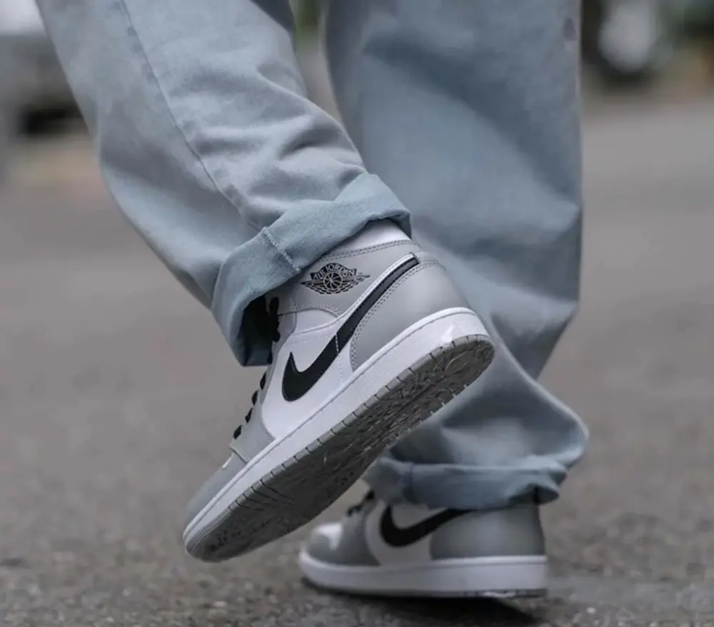 Giày Nike Air Jordan 1 Mid 'Smoke Grey' 554724-092 - Ảnh 3